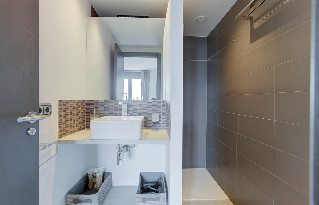 Aston Martin Suite 5 Bathroom with shower