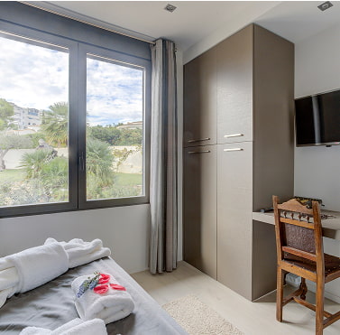 Antica Suite Room with double bed and vintage details