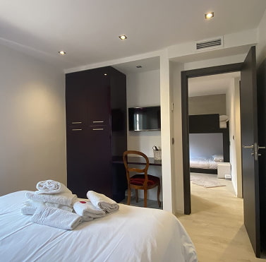Family Suite Spacious suite with double bed and bathroom