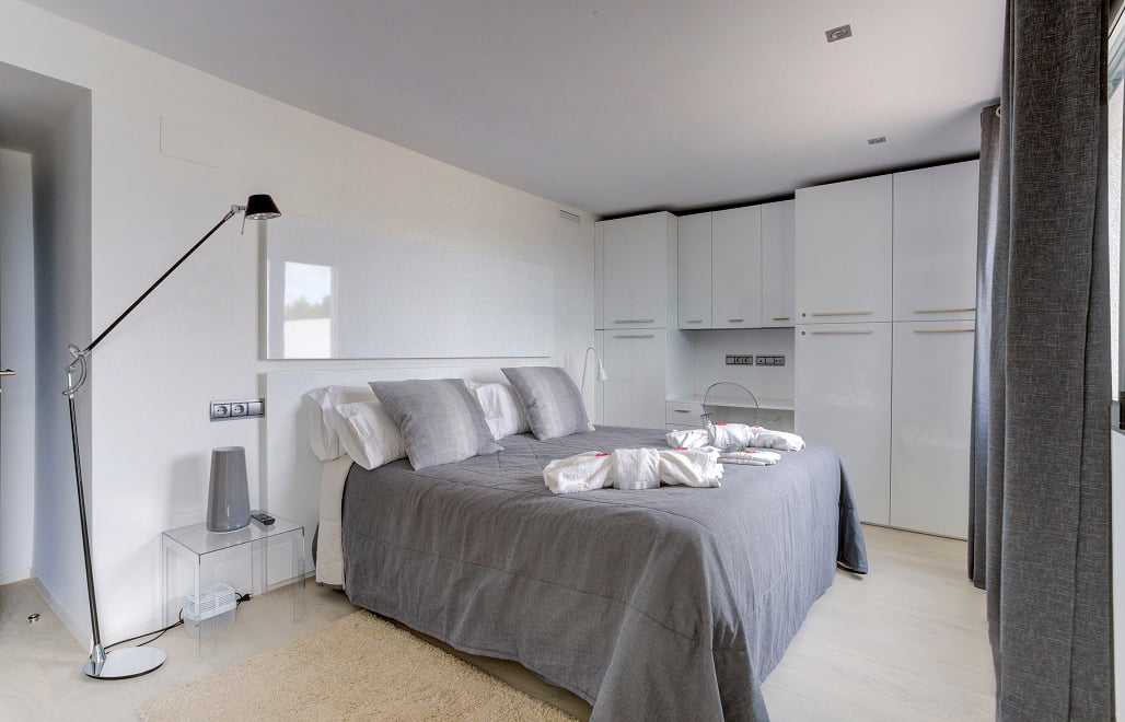 White Suite 3 Room with double bed