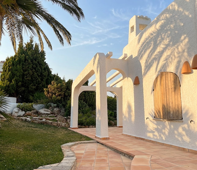 Architecture of Villa Mediterránea Facade of Villa Mediterránea at sunset